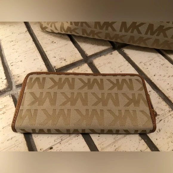 2 - Piece - Micheal Kors - Signature Jacquard North South Tote and Wallet - Picture 11 of 16